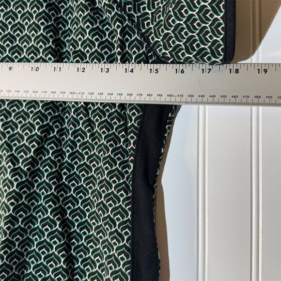 T by Talbots UPF 50+ Short Sleeve Activewear Shirt M Black Green Geometric - Picture 4 of 8